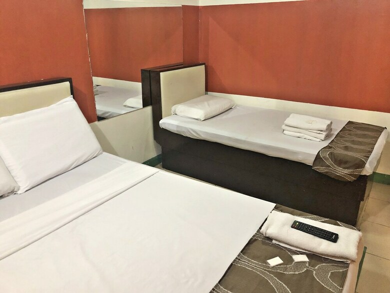 Cosmo Hotel Espana Near Ust