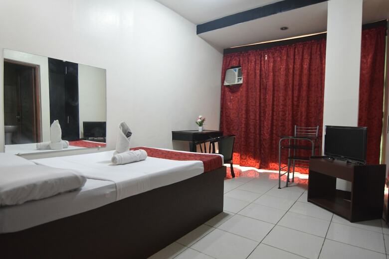 Cosmo Hotel Espana Near Ust