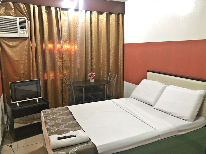 Cosmo Hotel Espana Near Ust