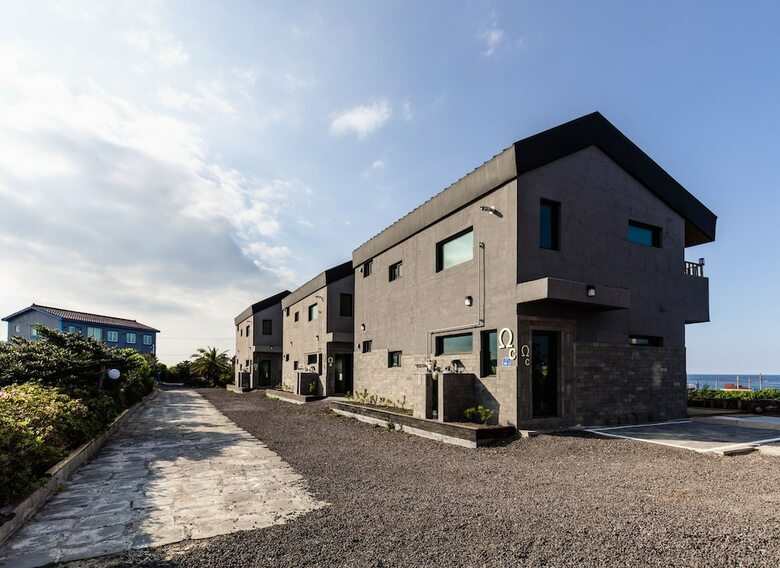 Hotel Jeju Cloudy Field House