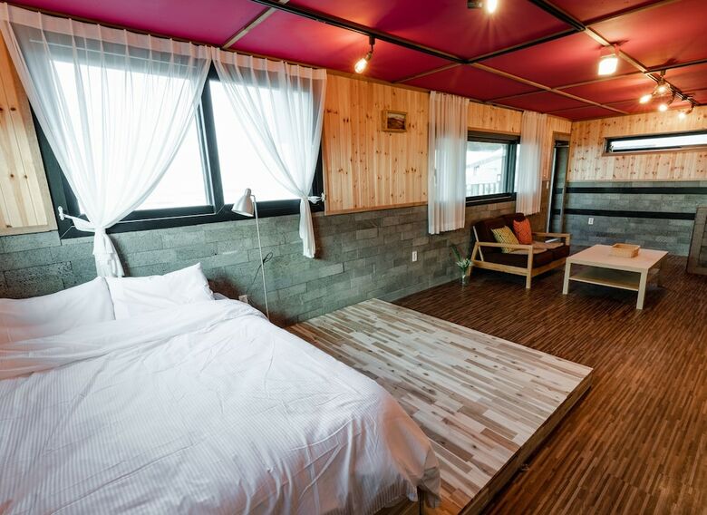 Hotel Jeju Cloudy Field House