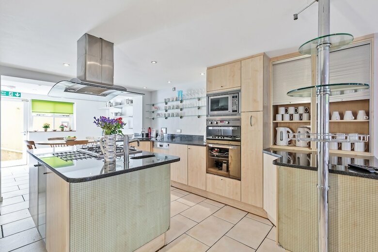 Brighton Getaways-sunshine Central House