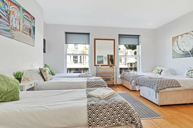 Brighton Getaways-sunshine Central House