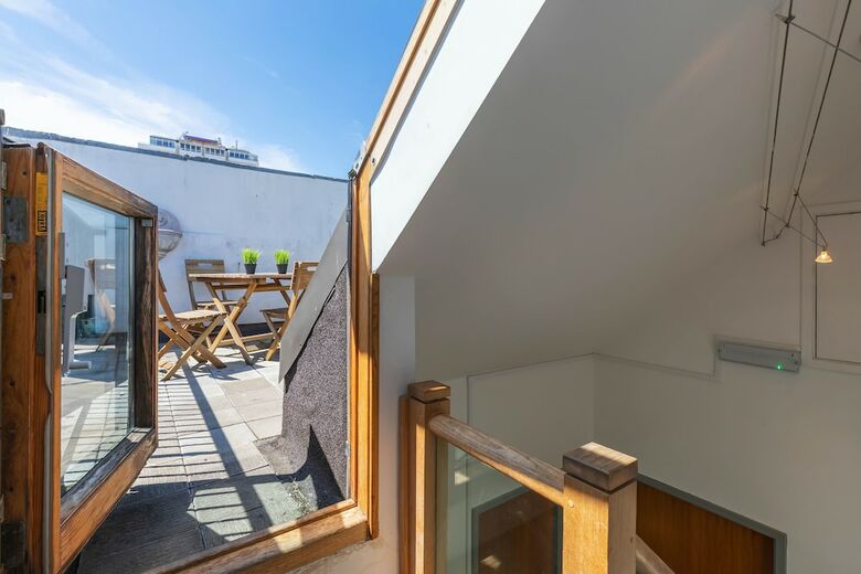 Brighton Getaways-sunshine Central House