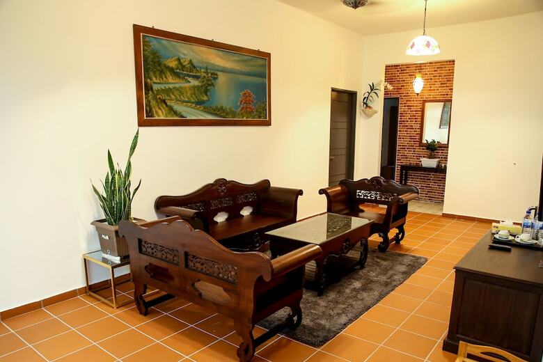 Hotel Pearl Inn