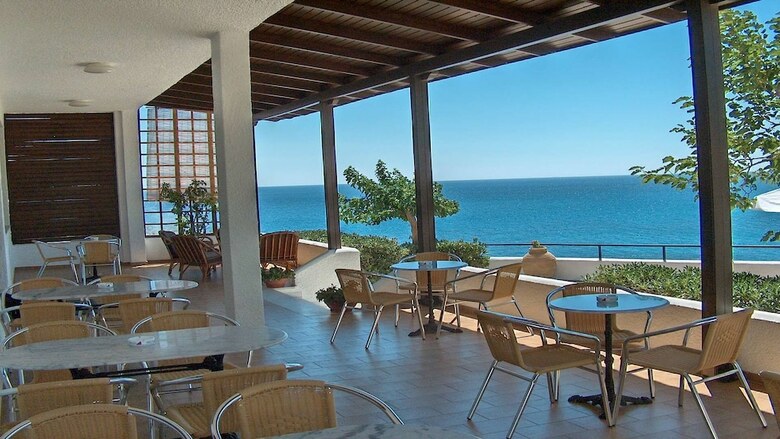 Aparthotel Marou Hotel