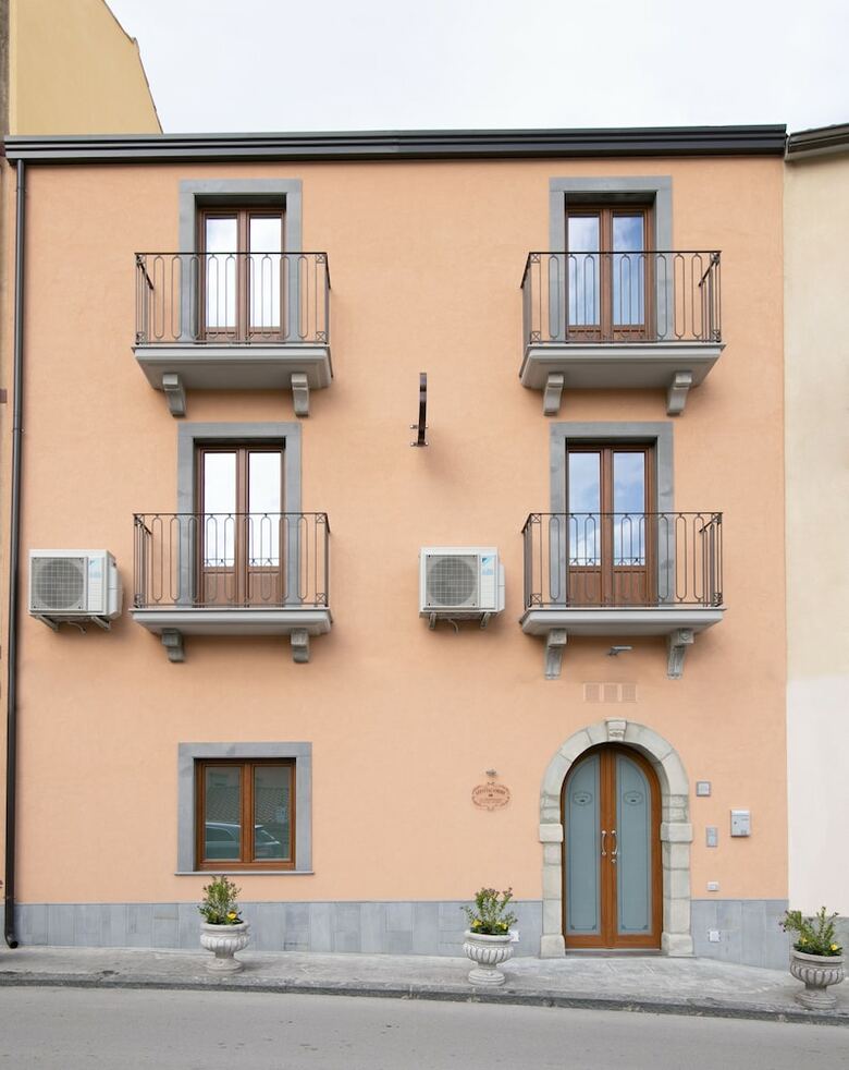Hotel Affittacamere La Madonnina