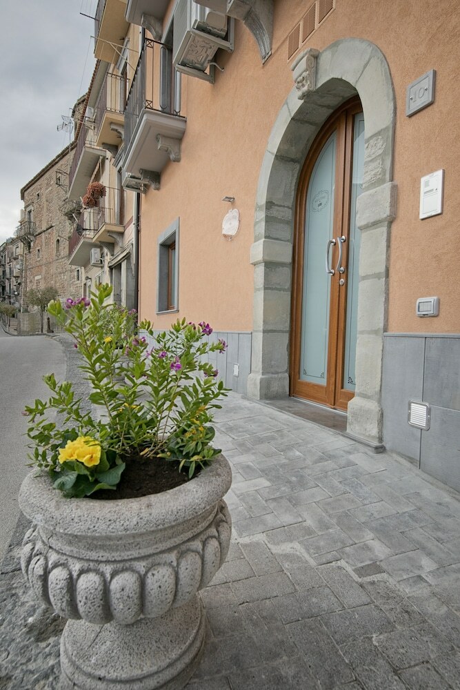 Hotel Affittacamere La Madonnina