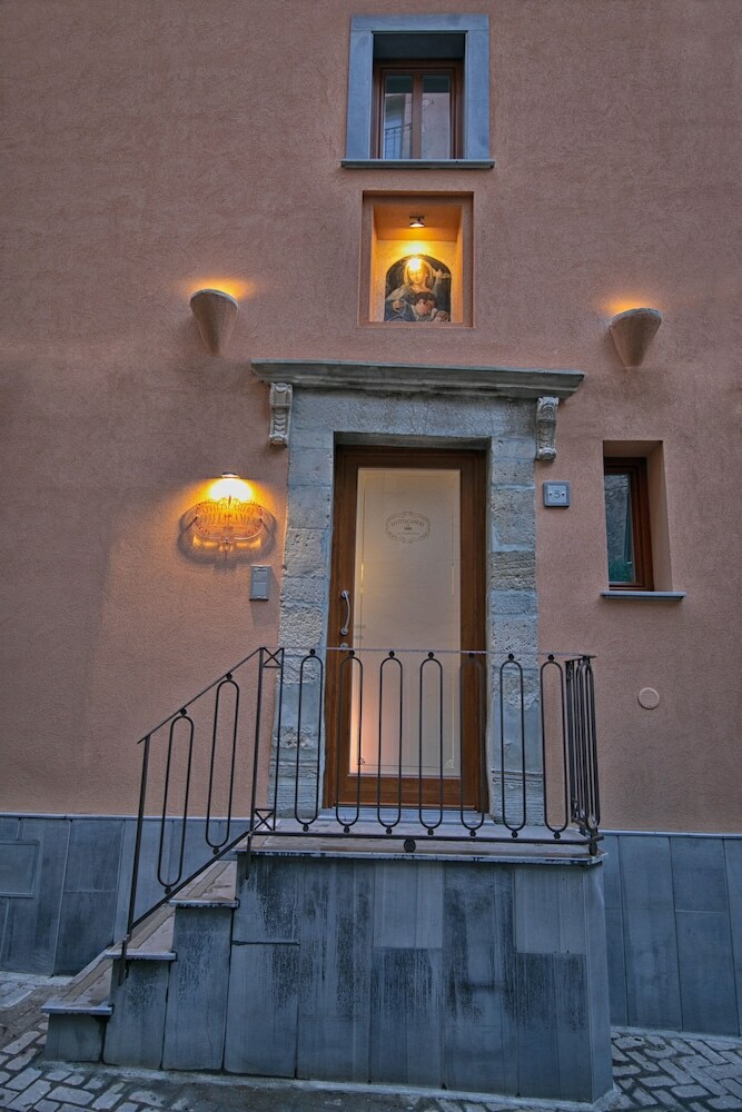 Hotel Affittacamere La Madonnina