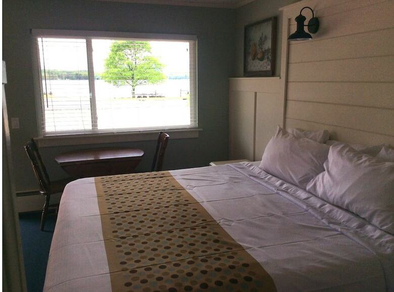 Portage Lake Motel