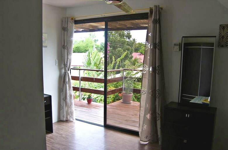 Hotel Sisters Inn  Moalboal