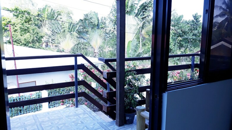 Hotel Sisters Inn  Moalboal