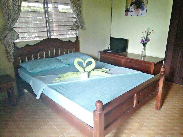 Hotel Sisters Inn  Moalboal