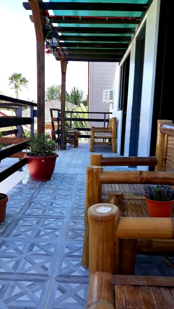 Hotel Sisters Inn  Moalboal