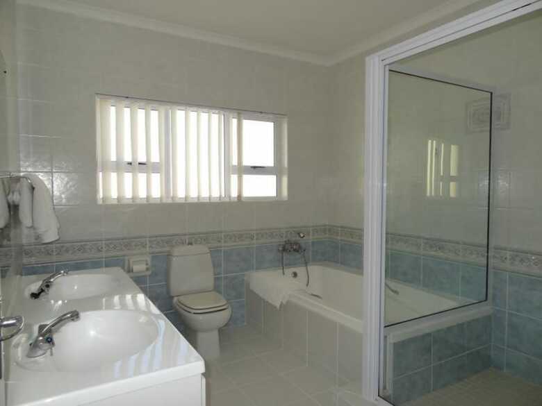 Villa Lake Michelle.. Cape Town