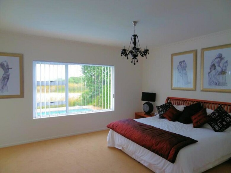 Villa Lake Michelle.. Cape Town