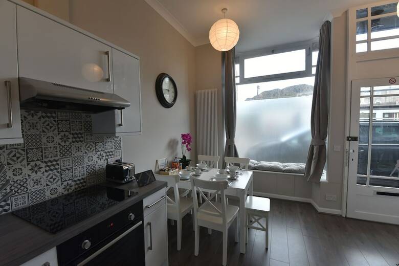 First Pleasance Luxury Apartment