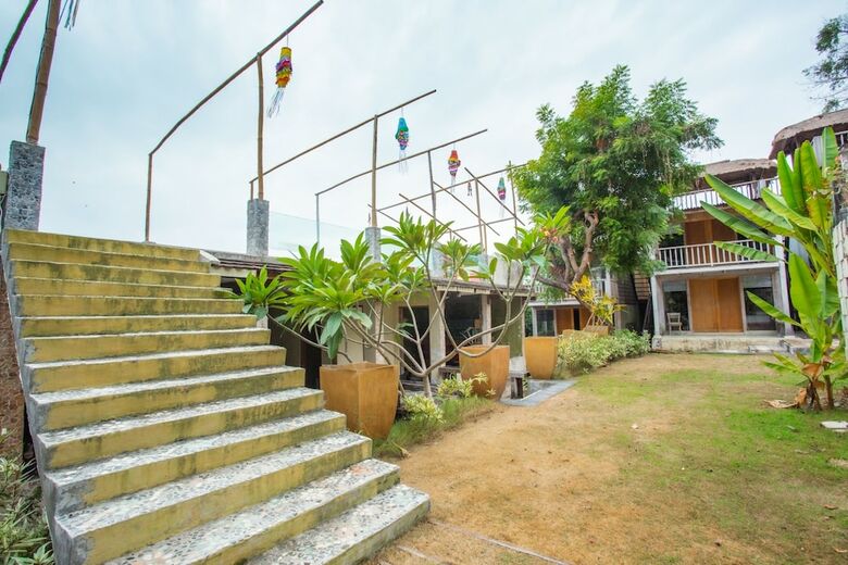 Hotel Oyo 1215 Tree House Villa