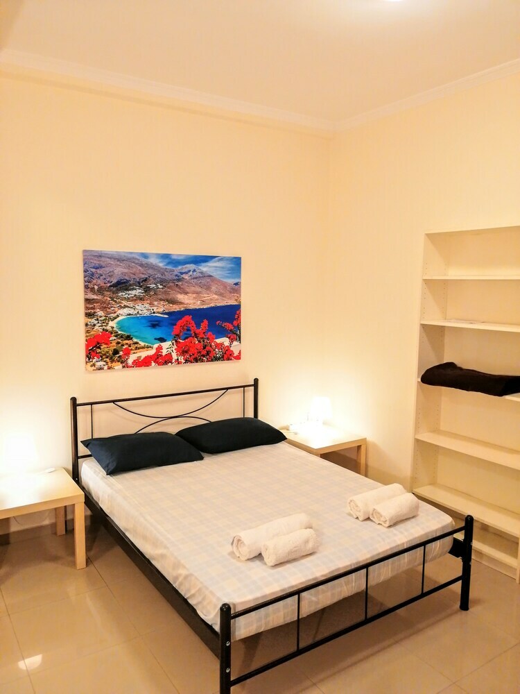 Modern Apartment In Piraeus