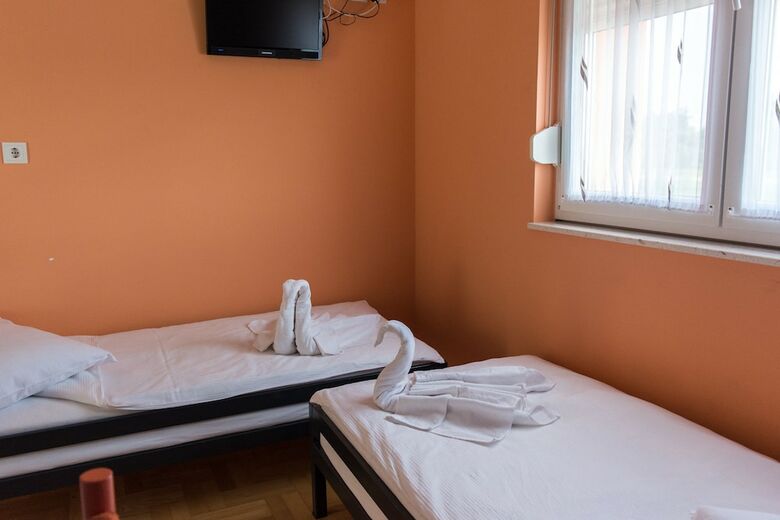 Pension Restoran Prenociste Turist
