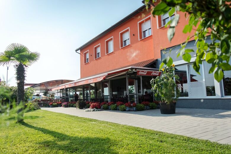 Pension Restoran Prenociste Turist