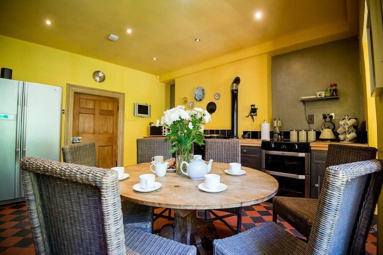 The Cors Country House