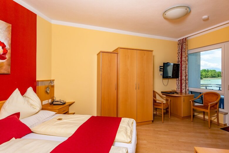Strandhotel Schabus