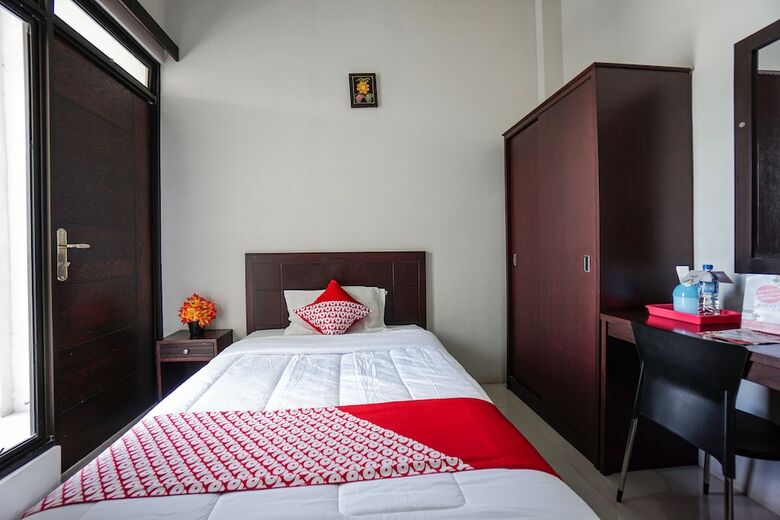 Hostal Oyo 1236 Elite Residence