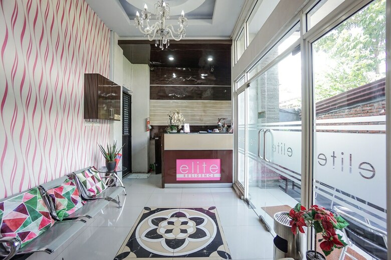 Hostal Oyo 1236 Elite Residence