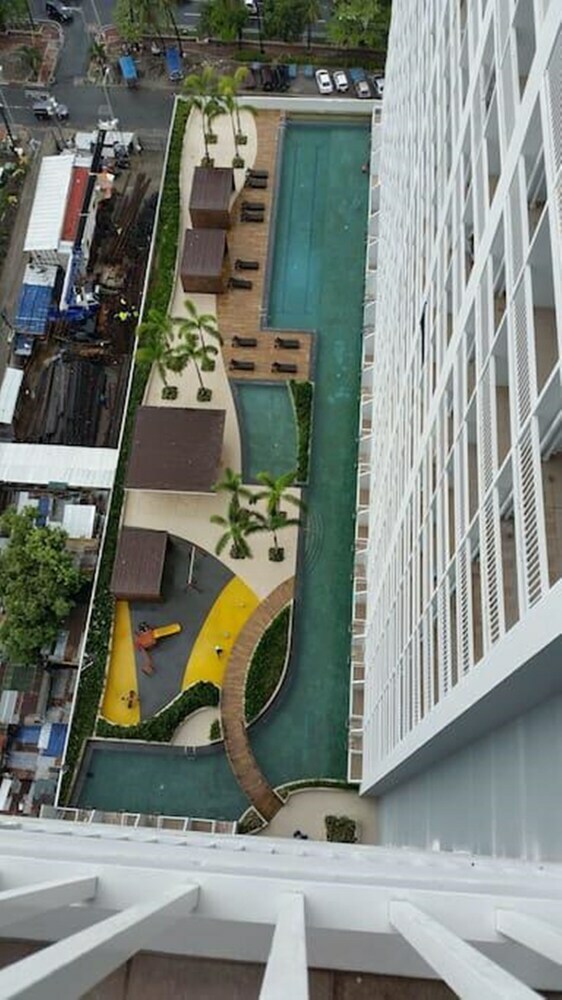 Breeze Residences By Ridged
