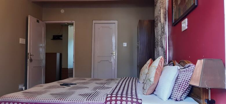 Hotel Snow Crest Inn