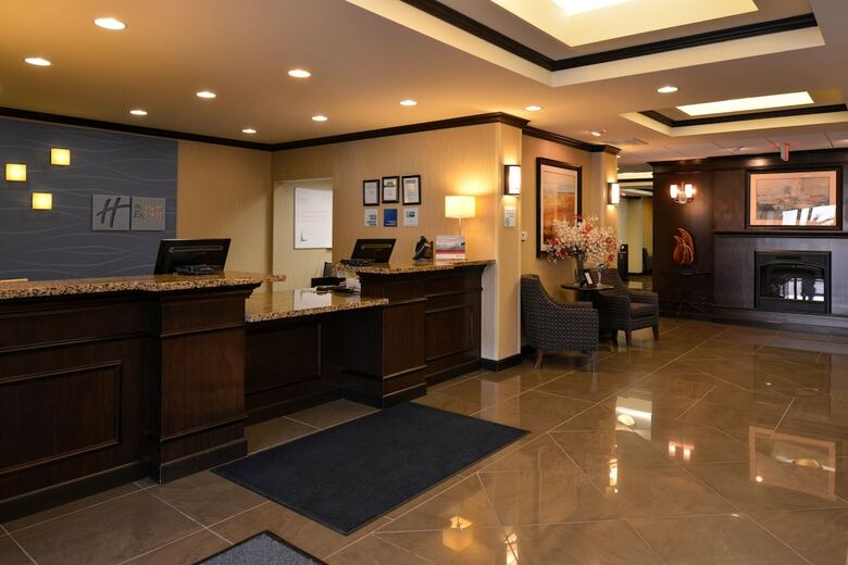 Hotel Holiday Inn Express And Suites Fairmont