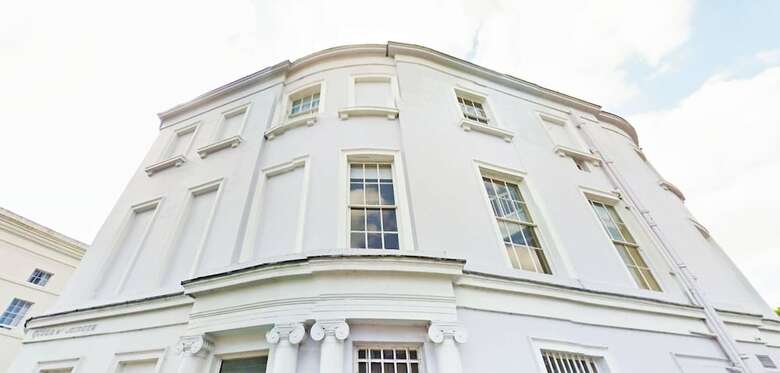 Luxury Apartments - Queen Circus