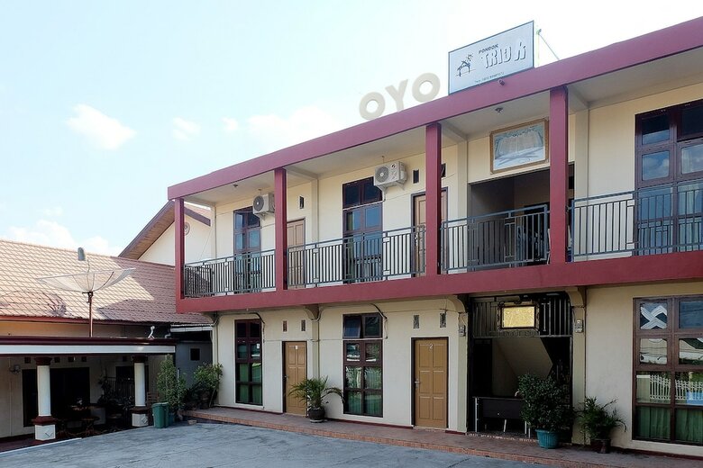 Hostal Oyo 1126 Trio R Kost
