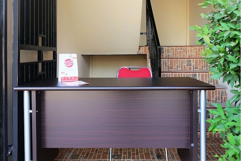 Hostal Oyo 1126 Trio R Kost