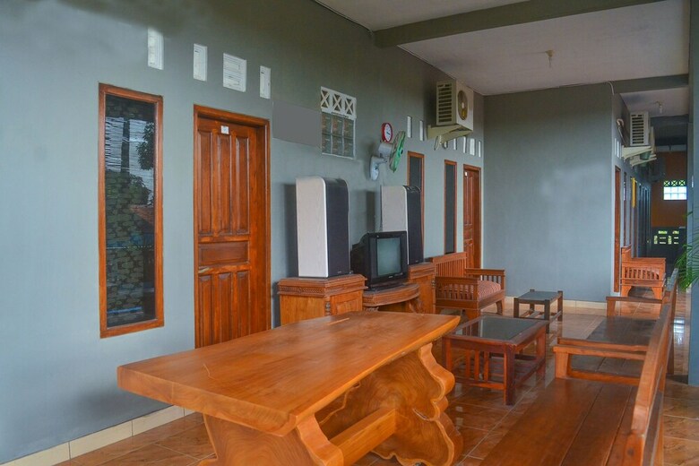 Hostal Oyo 1145 Rita Guesthouse