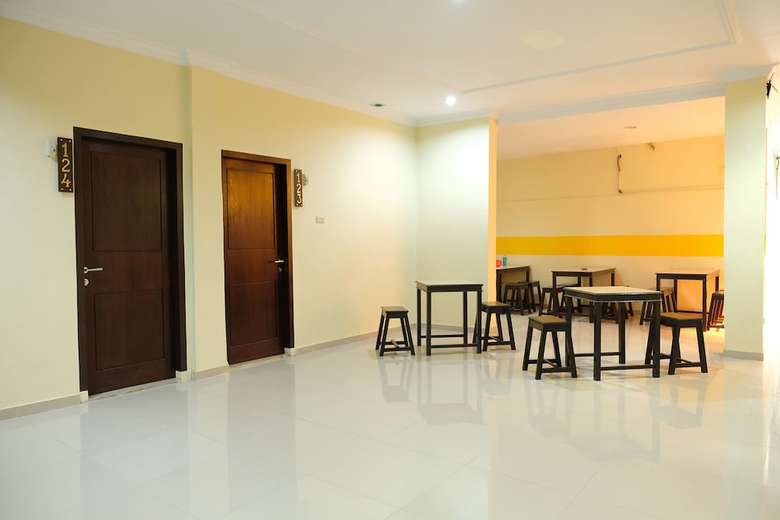 Hostal Oyo 1149 Hotel Mustika