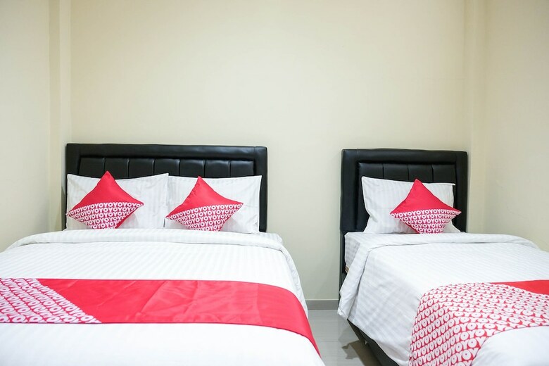 Hostal Oyo 1149 Hotel Mustika