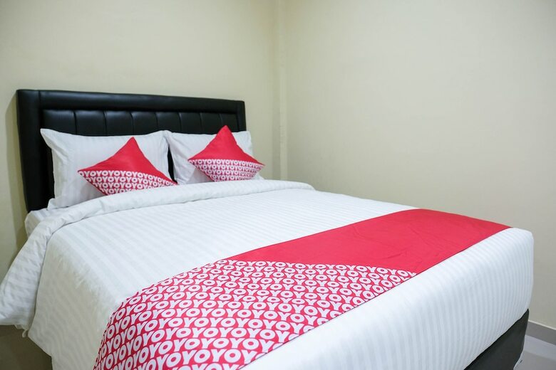 Hostal Oyo 1149 Hotel Mustika