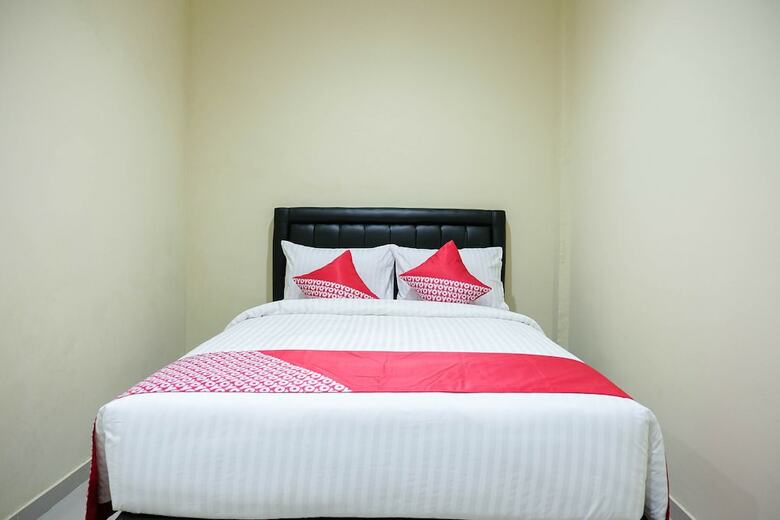 Hostal Oyo 1149 Hotel Mustika