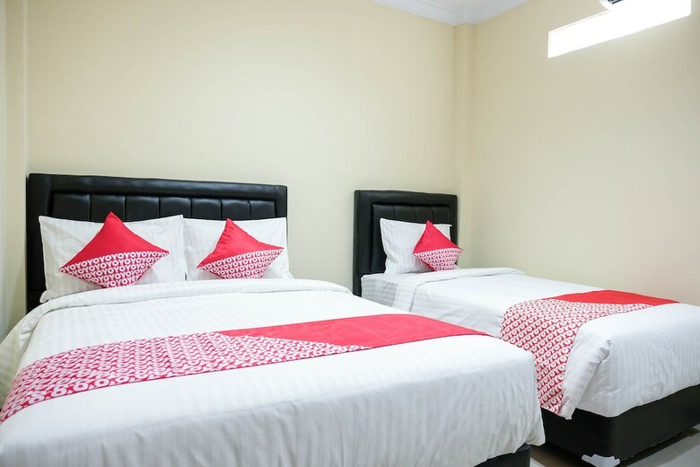 Hostal Oyo 1149 Hotel Mustika