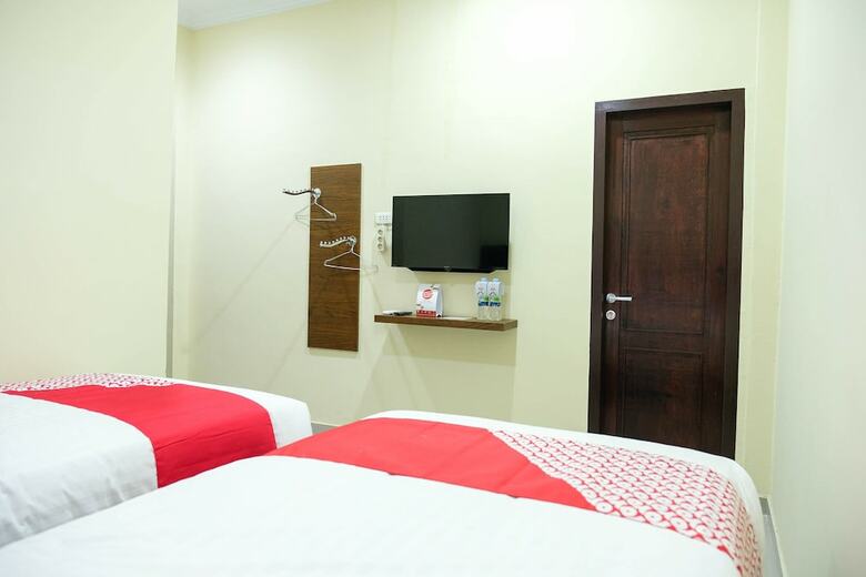 Hostal Oyo 1149 Hotel Mustika