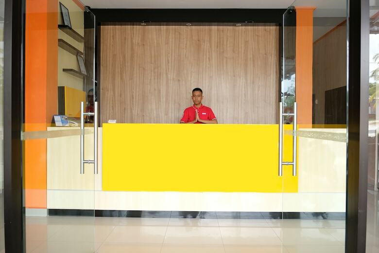 Hostal Oyo 1149 Hotel Mustika