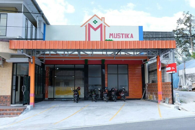 Hostal Oyo 1149 Hotel Mustika