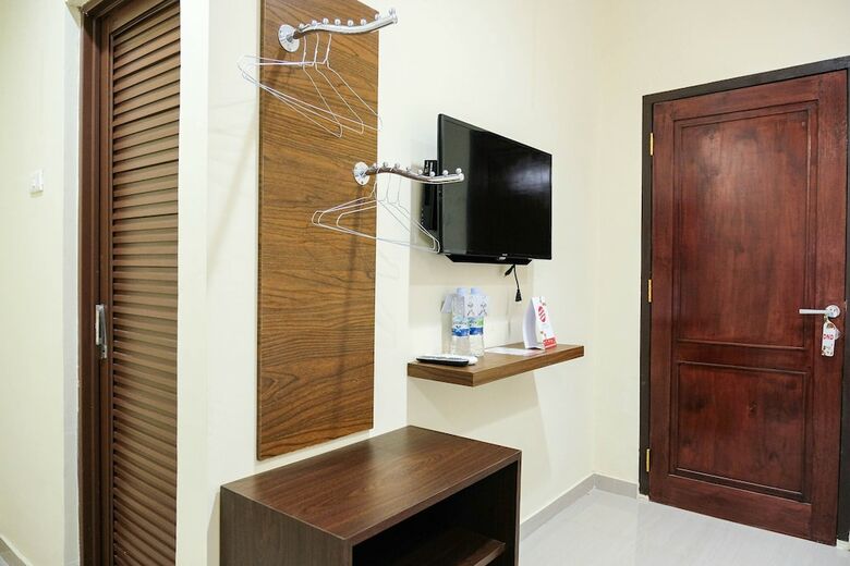 Hostal Oyo 1149 Hotel Mustika