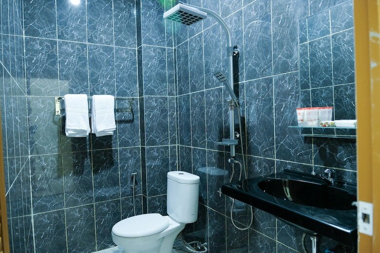 Hostal Oyo 1149 Hotel Mustika