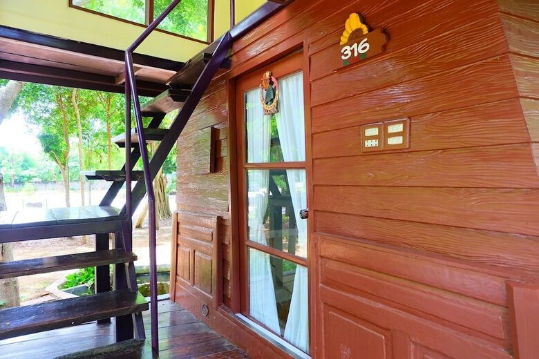 Hotel Baanrai Riverkkwai Resort