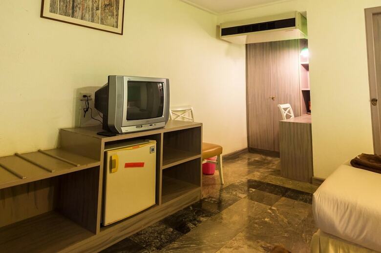 Hotel Baanrai Riverkkwai Resort
