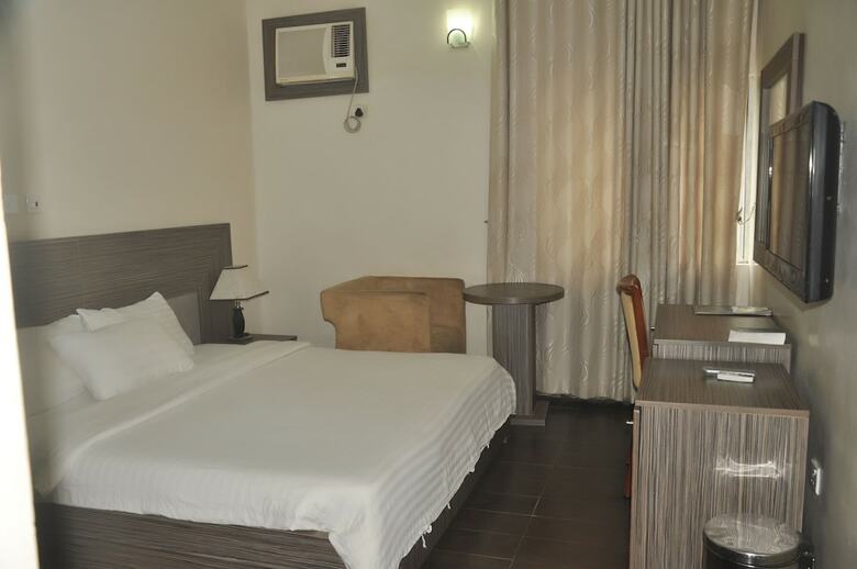 Top Rate Hotel