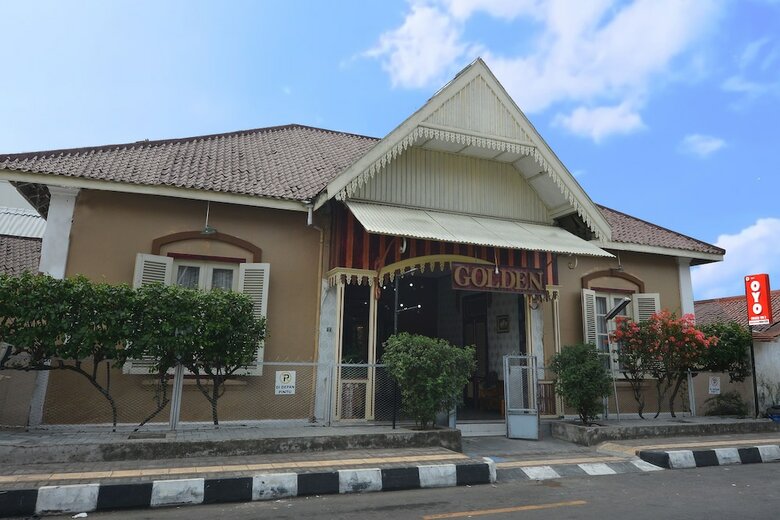Hostal Oyo 1303 Golden Inn 2